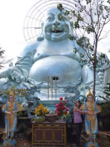 Tel bouddha, je suis heureuse d'être de retour et de vous retrouver.