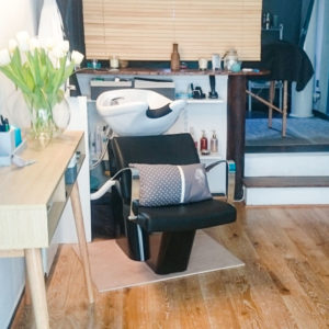 Légèreté d'Être propose un shampoing allongé ou au bac selon la prestation