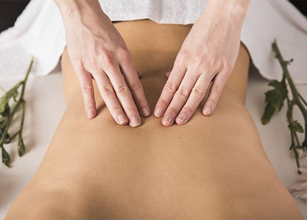Massage bien-être relaxant du dos par Légèreté d'Être