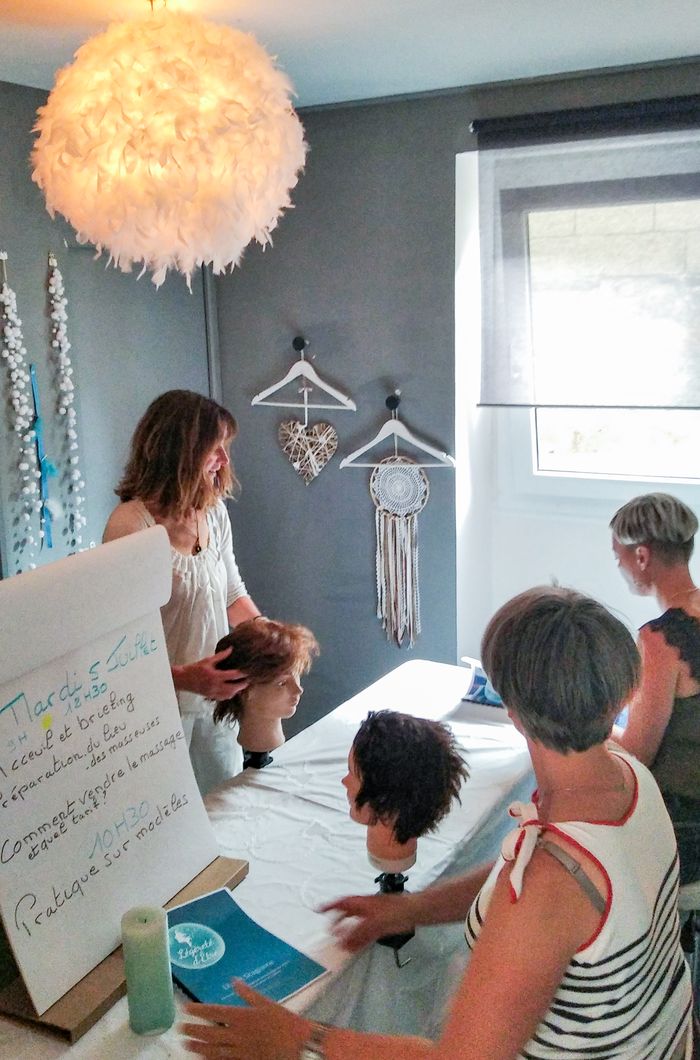 Anne Houal, formatrice en massage bien-être cuir chevelu Légèreté d'Être Anne Houal, formatrice en massage bien-être cuir chevelu Légèreté d'Être