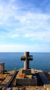 L’île du Grand Bé chargée d’histoire abrite la tombe de Chateaubriand, l’écrivain malouin qui souhaitait reposer face à la mer