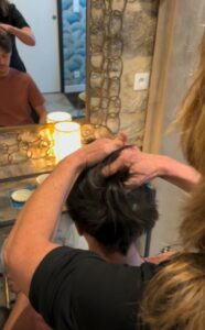 Le massage assis ne se contente pas de détendre, il stimule l’énergie, renforce la concentration et agit sur la santé globale